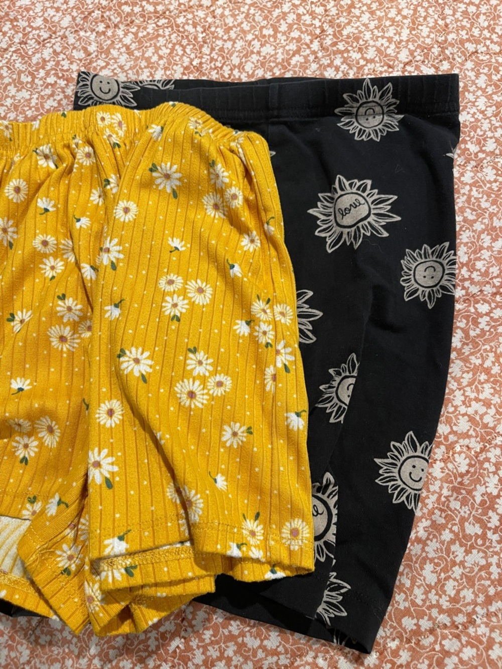 Old Navy Daisy Ribbed Shorts in Yellow & Black Sunprint